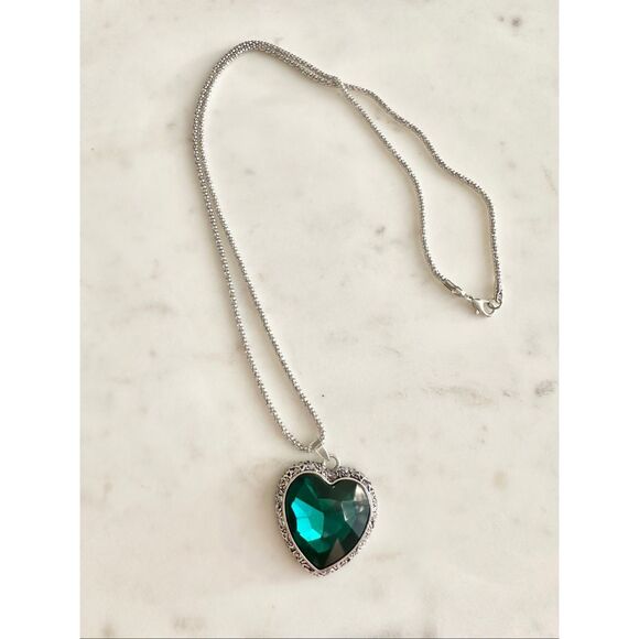 Emerald green heart pendant necklace - Picture 1 of 5